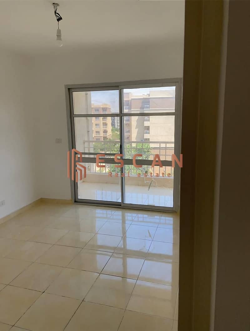 New apartment for rent in Madinaty, very prime location, wide garden floor view 3