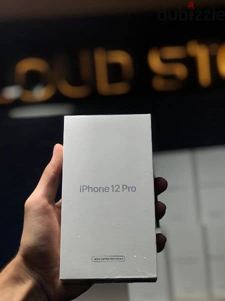 للبيع بسعر مميز وعرض لمده يومين iPhone 12 pro 256 GB جديد بضمان الوكيل 1