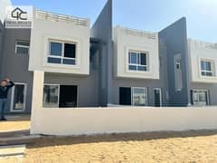 Ready to move townhouse254 m fully finished at the lowest price in the market, in Hyde Park Compound