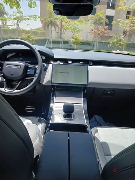 Range Rover Velar SE 2024 4