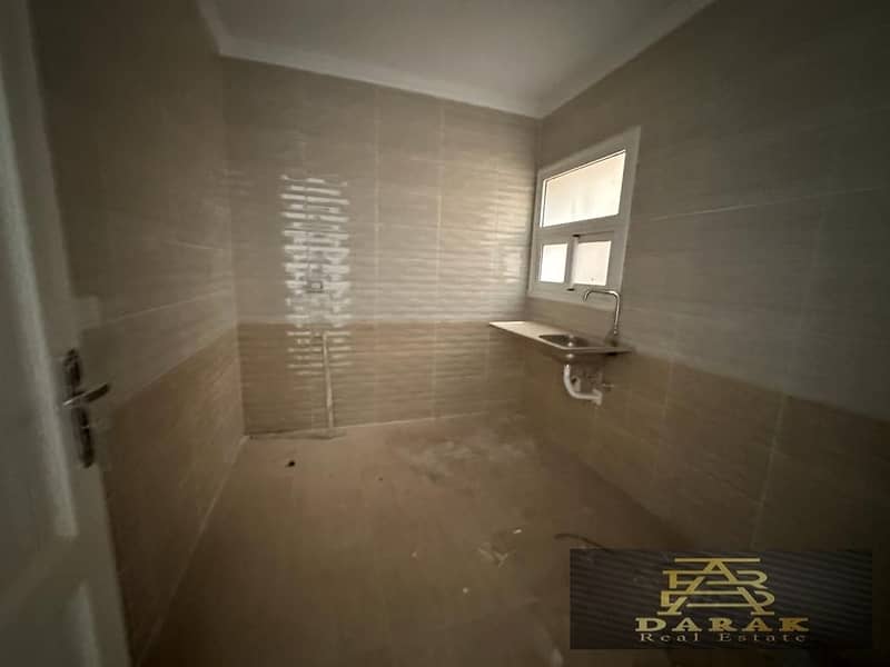 A prime apartment for sale in Madinaty, 133 sqm, next to services in B11 at an incredible price. 4