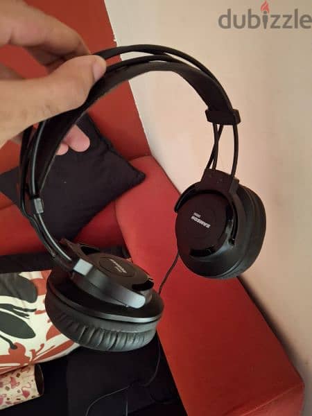 Samson SR880 Studio Headphones 1