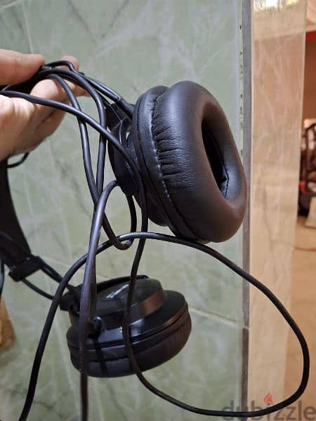 Samson SR880 Studio Headphones 4