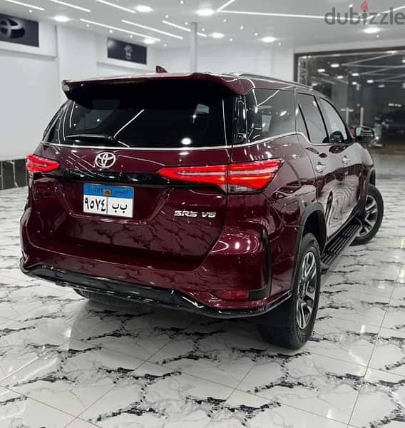 Toyota Fortuner sport 2023 4