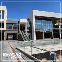 Shop for rent, 35 sqm - in the most exclusive mall in October - West Gate