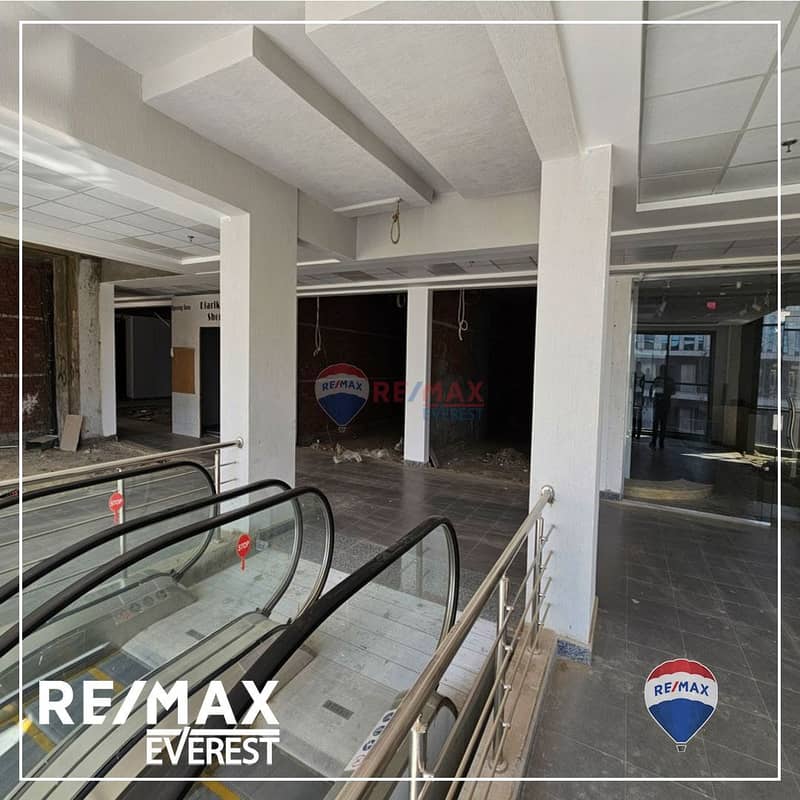 Shop for rent, 35 sqm - in the most exclusive mall in October - West Gate 6