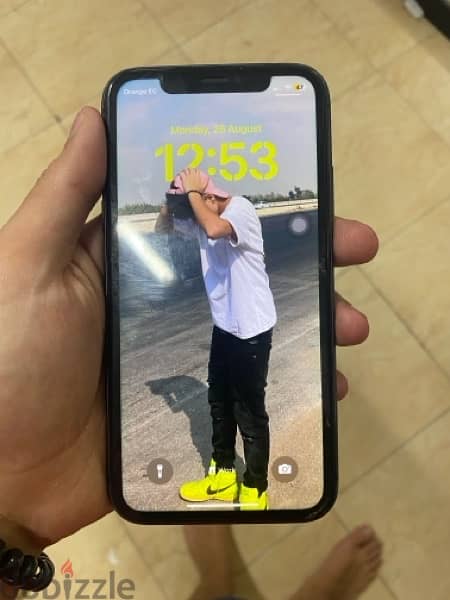 iphone 11 64 بالعلبه 1