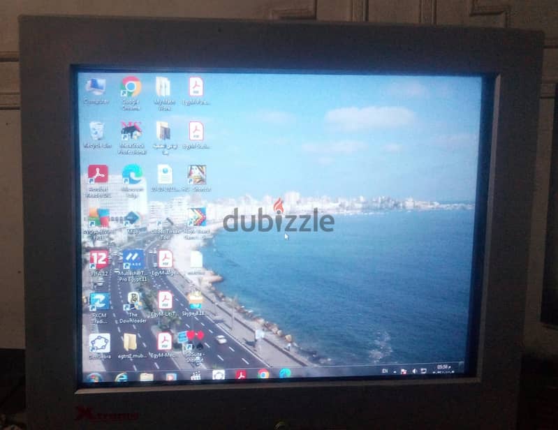 Xtreme 17" CRT flat monitor - شاشة كمبيوتر اكستريم 17 بوصة 1