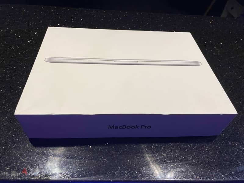 MacBook (Retina, 12-inch, Early 2015) with apple orignal cover and box 9