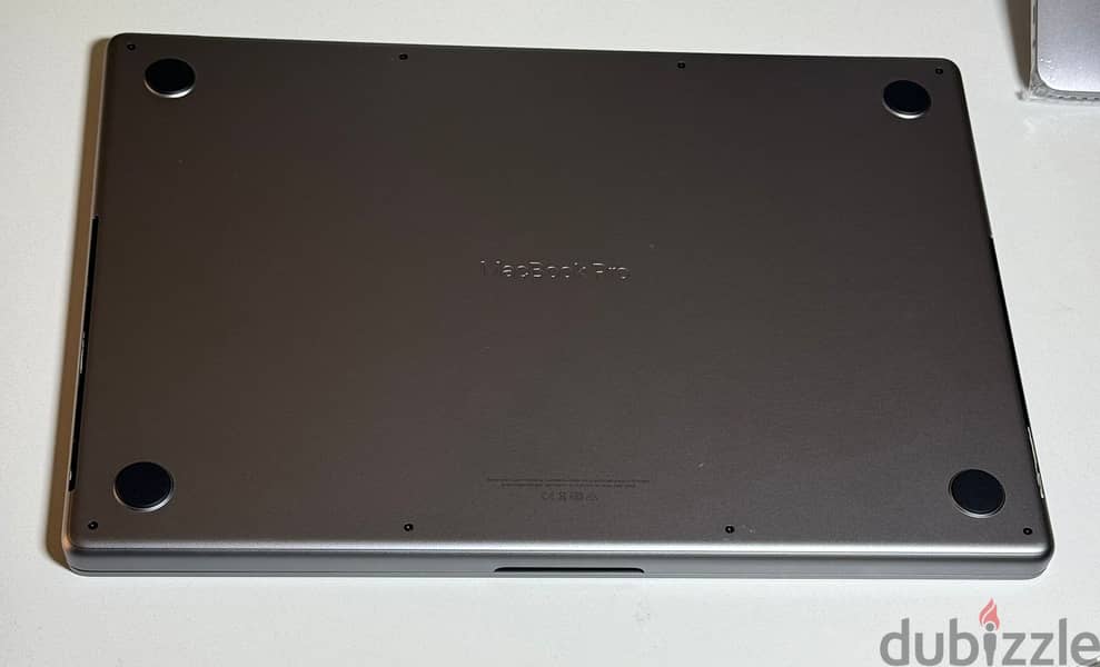 2021 Apple MacBook Pro (16-inch, Apple M1 Pro chip with 10 core CPU an 3