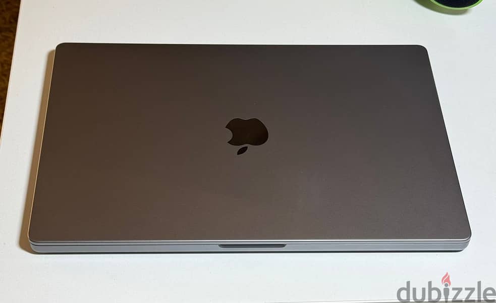 2021 Apple MacBook Pro (16-inch, Apple M1 Pro chip with 10 core CPU an 4