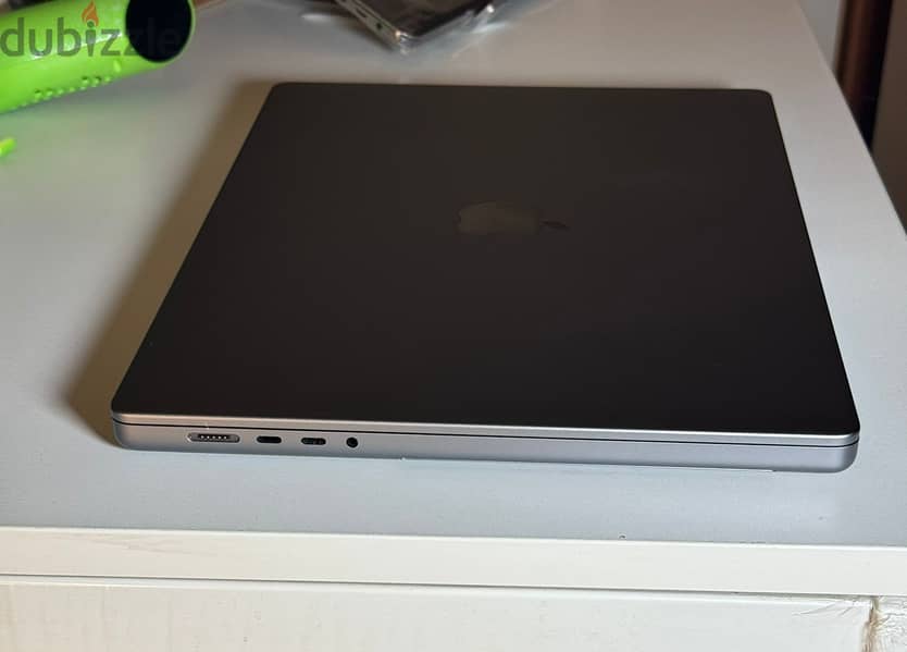 2021 Apple MacBook Pro (16-inch, Apple M1 Pro chip with 10 core CPU an 12