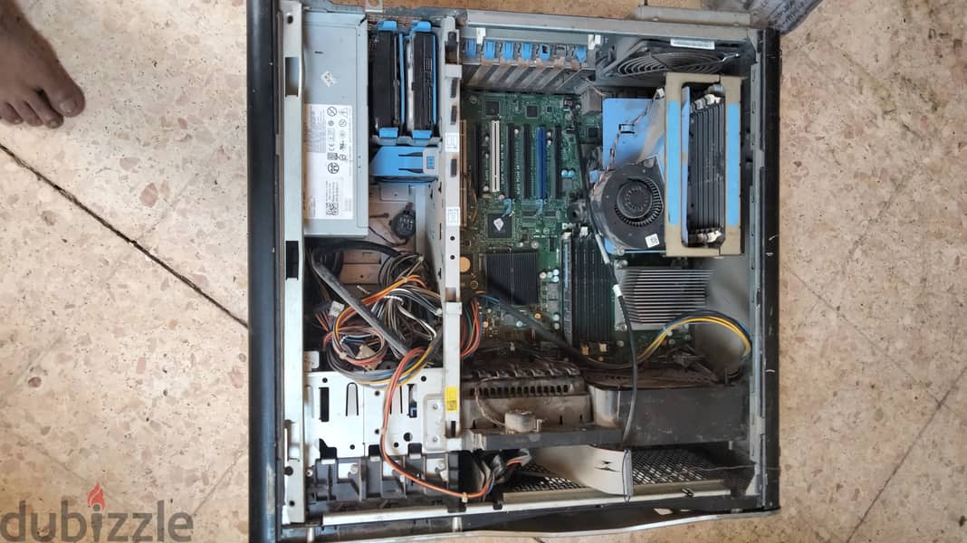 3 كمبيوتر dell t7500 للبيع لوت 3