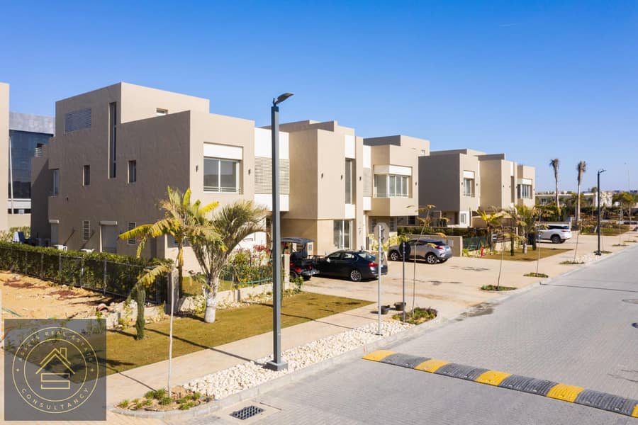 Resale Townhouse corner Villa at Palm Hills The Crown Eastern Expansions , 5 Minutes from Sheikh Zayed City 3