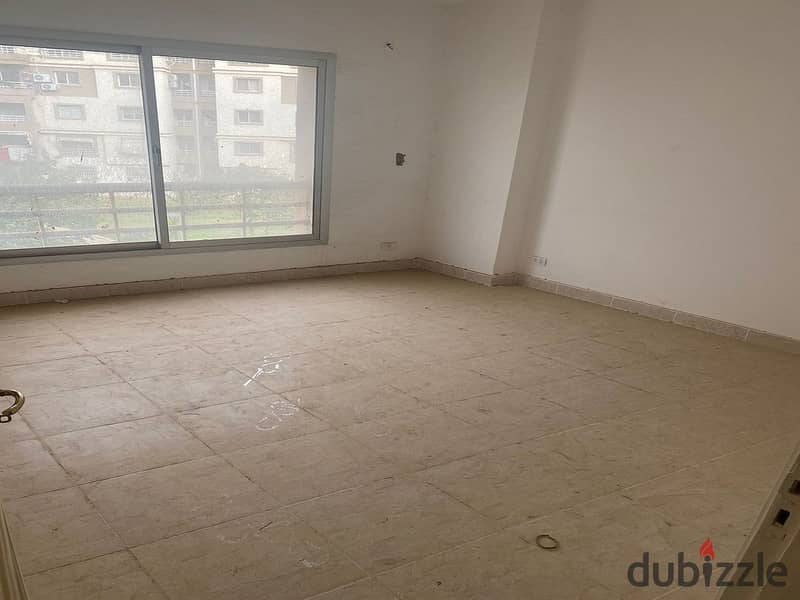 Apartment for rent in Madinaty, area 133 square meters, B6, wide garden view, in front of services 2