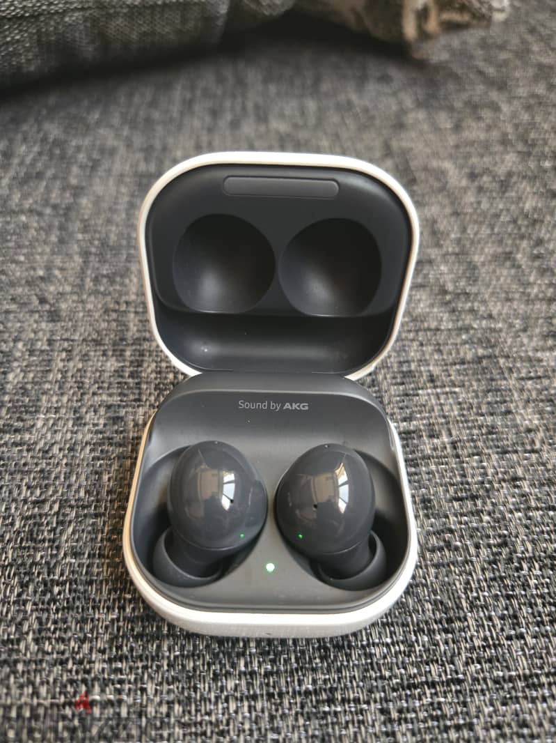 Samsung Galaxy buds 2 white 1