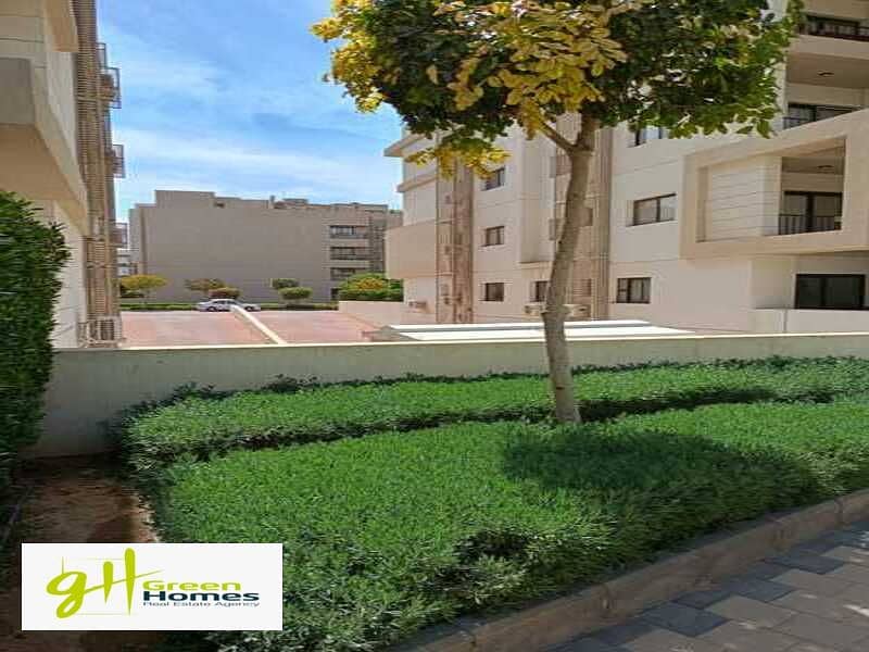 Apartment with Garden Fully Finished With Acs For Sale at Fifth square - El Marasem 4