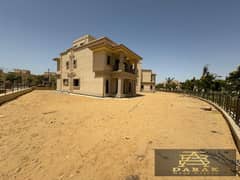 "Detached villa for sale in Madinaty with the largest land area and 7-year payment facilities with the company. Immediate delivery.