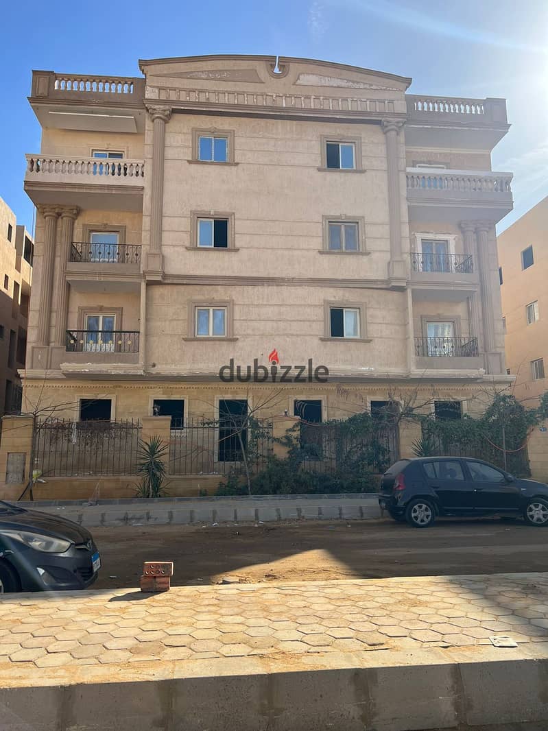 Apartment for sale in Shorouk, 180 square meters, in front of the most prestigious areas of Shorouk City, with facilities 0