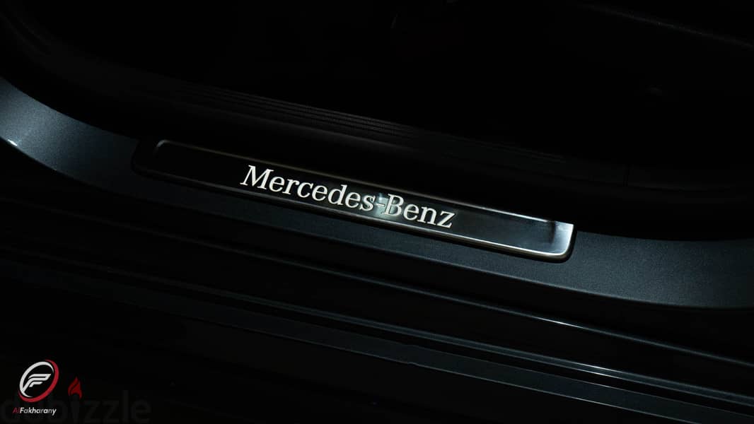 Mercedes-Benz C200 2024 12