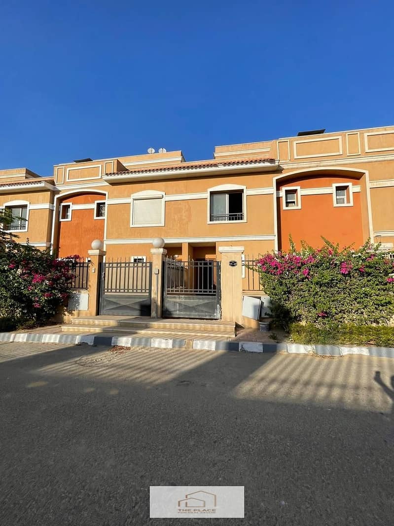 Semi-finished townhouse for sale in Cleopatra Palace Compound in front of Madinaty 1