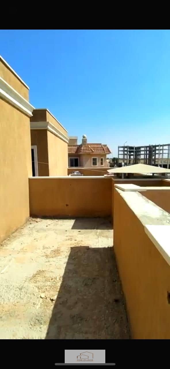 Semi-finished townhouse for sale in Cleopatra Palace Compound in front of Madinaty 8