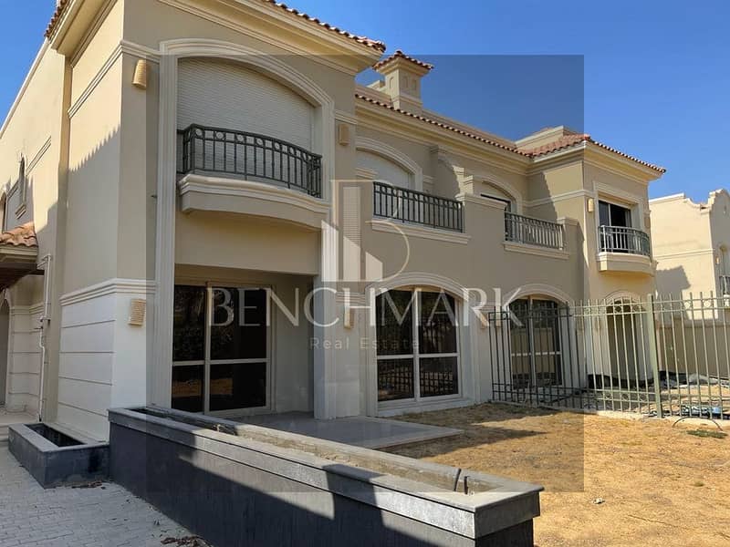 Townhouse villa 220m for sale in La Vista El Patio 5 East Shorouk City next to the airport immediate delivery in installments over 5 years No interest 4