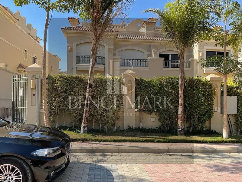 Townhouse villa 220m for sale in La Vista El Patio 5 East Shorouk City next to the airport immediate delivery in installments over 5 years No interest 5