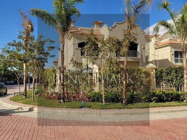 Townhouse villa 220m for sale in La Vista El Patio 5 East Shorouk City next to the airport immediate delivery in installments over 5 years No interest 10