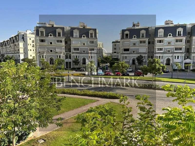 Town House Villa 220m for sale in Aliva Mountain View Compound, Mostaqbal City, next to the American University and Odyssia Compound. 0