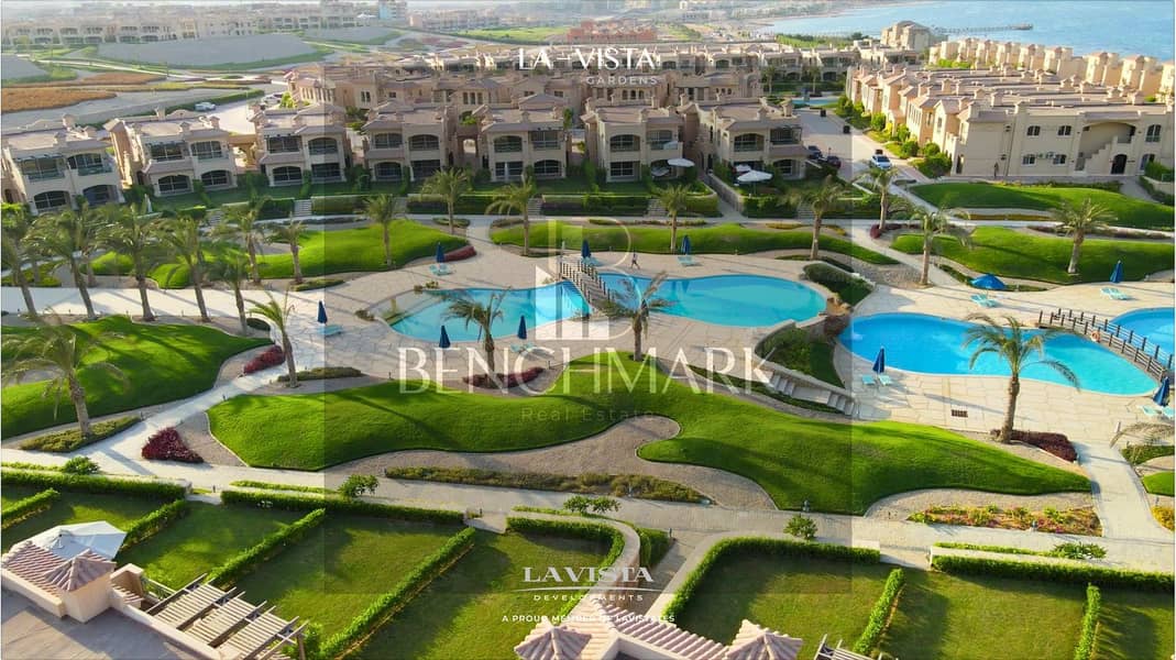 شاليه للبيع استلام فوري ارضي بجاردن 150 متر في قرية لافيستا جاردنز العين السخنه بجوار بورتو Lavista Gardens Ain Sokhna Village Swimming pool view 12