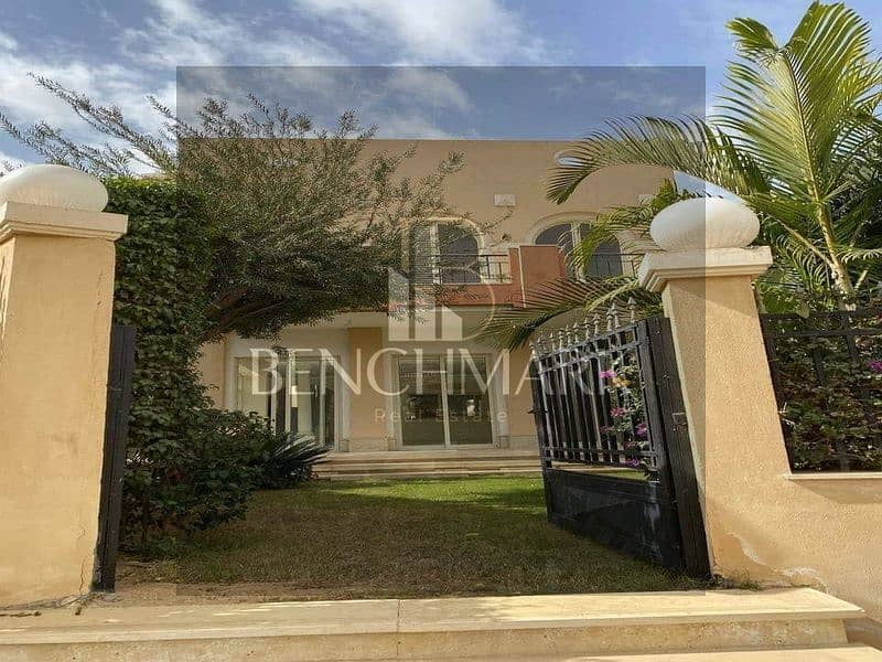 Townhouse villa 230 meters for sale, immediate delivery in La Vista City Compound, New Cairo, next to the Fifth Settlement, with a 30% discount 3