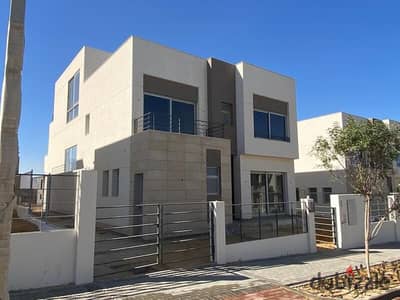 Townhouse for sale in palm hills October prime location  تاون هاوس للبيع من بالم هيلز بأكتوبر بمساحه كبيره