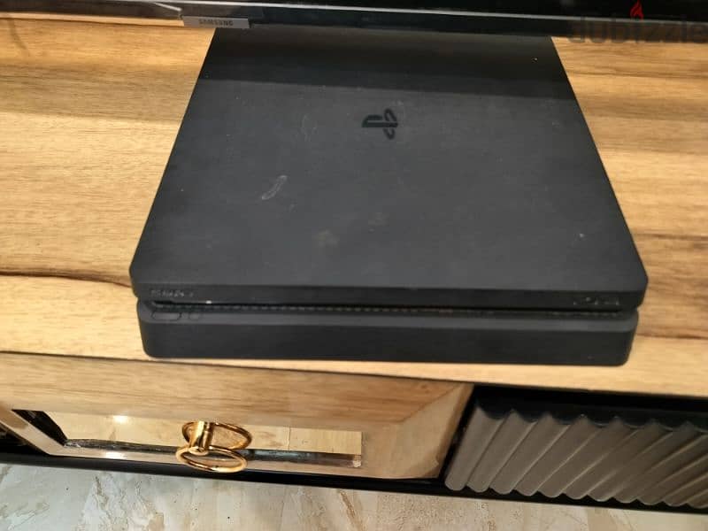 PS4 slim 0