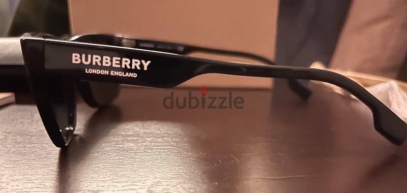 Burberry sunglasses like new 0