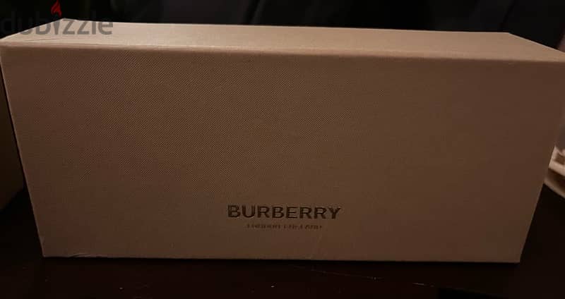 Burberry sunglasses like new 5