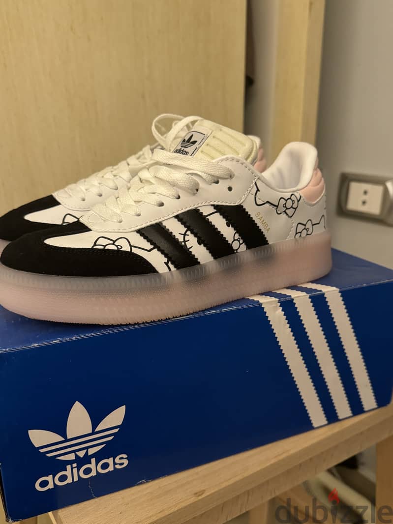 Hello kitty x adidas sambas 6