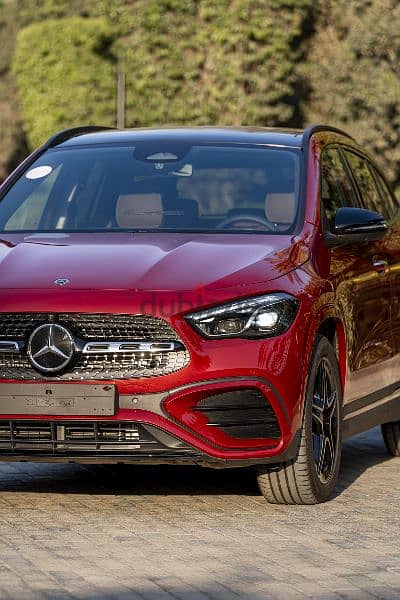 Mercedes GLA 200 2024 RED × BROWN INTERIOR 1