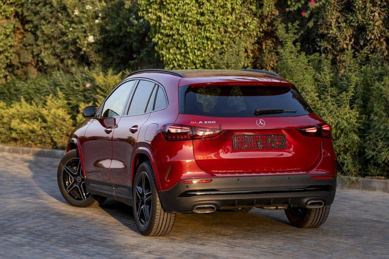 Mercedes GLA 200 2024 RED × BROWN INTERIOR 4