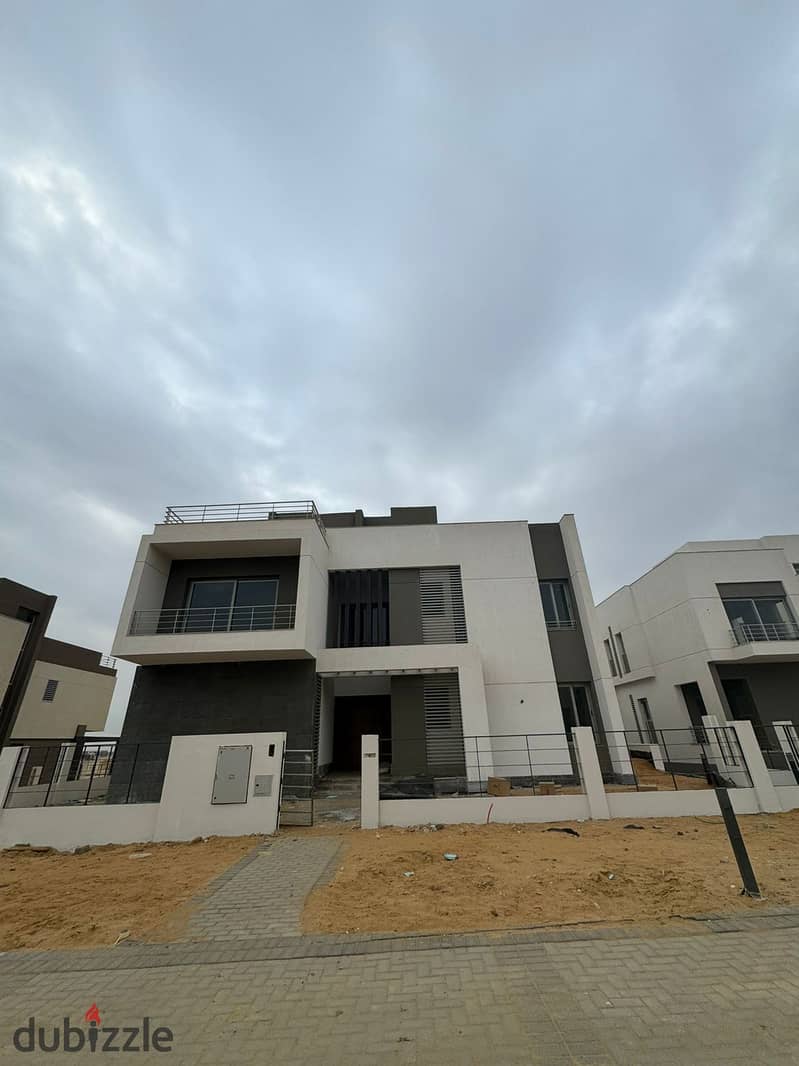 Villa ready to move, best price in Palm Hills New Cairo, with installments 1