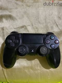 دراع ps4 اصلي  الانالوج مكسور حته صغيره بس شغال  معاه لعبه مصارعه هديه