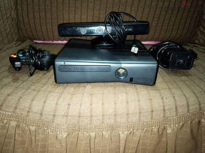 Xbox 360 Slim + 2 controller + Kinect