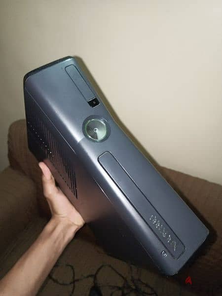 Xbox 360 Slim + 2 controller + Kinect 8