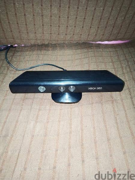 Xbox 360 Slim + 2 controller + Kinect 11