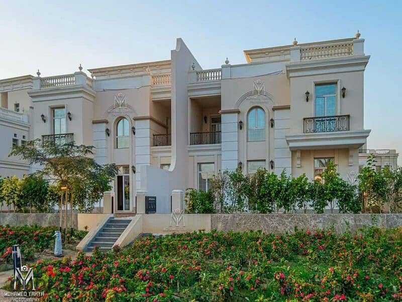 شقه للبيع في قلب العاصمه الاداريه استلام فوري  تشطيب كامل مبني علي الطراز الفرنسي | 5% مقدم * Garden city * 23