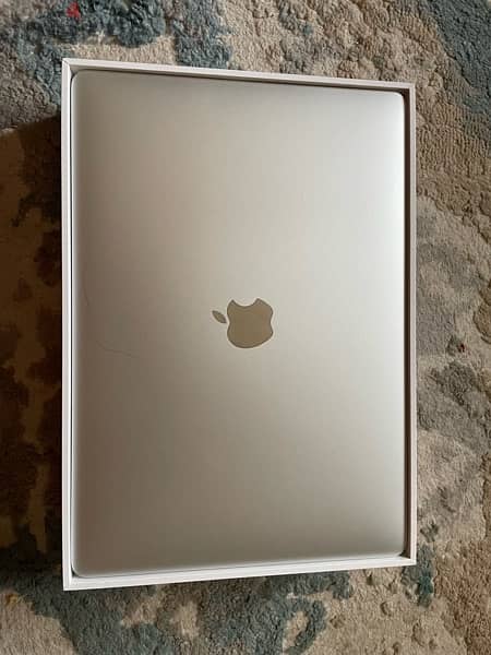 MACBOOK AIR M1 USED LIKE NEW 4