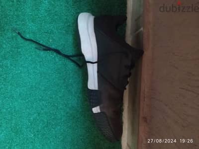 Adidas game court used 42 وتلتين