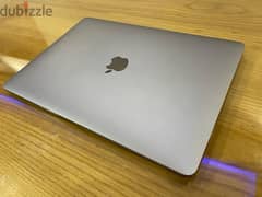 apple macbook Air 13.3’inches M1 256 GB