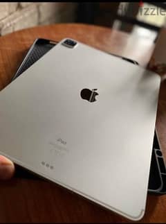 ‎لقطه Ipad pro 12.9 silver 5gsim last generatio ايباد برو خط اخر اصدار 0