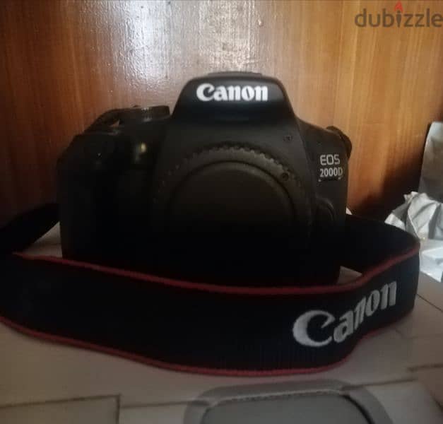 Canon EOS 2000D 1